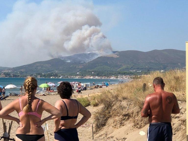Ζάκυνθος: Ζητούν ενισχύσεις για τη μεγάλη φωτιά – Οι φλόγες αποτεφρώνουν πανέμορφο δάσος [pics]