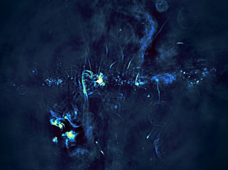 Ανακαλύφθηκαν στον γαλαξία μας δύο γιγάντιες “φυσαλίδες” που εκπέμπουν ραδιοκύματα