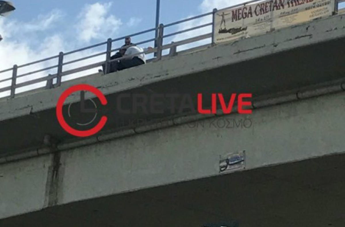 “Συναγερμός” στο Ηράκλειο – Κοπέλα απειλούσε ότι θα πέσει από γέφυρα – video