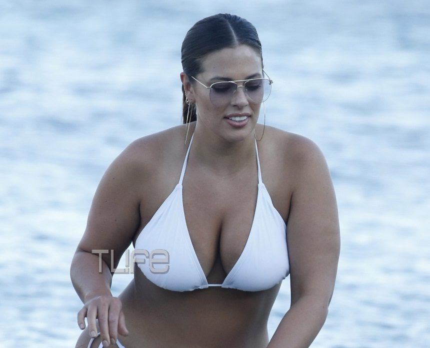 Ashley Graham: Καυτή εμφάνιση του plus size model με φουσκωμένη κοιλιά!