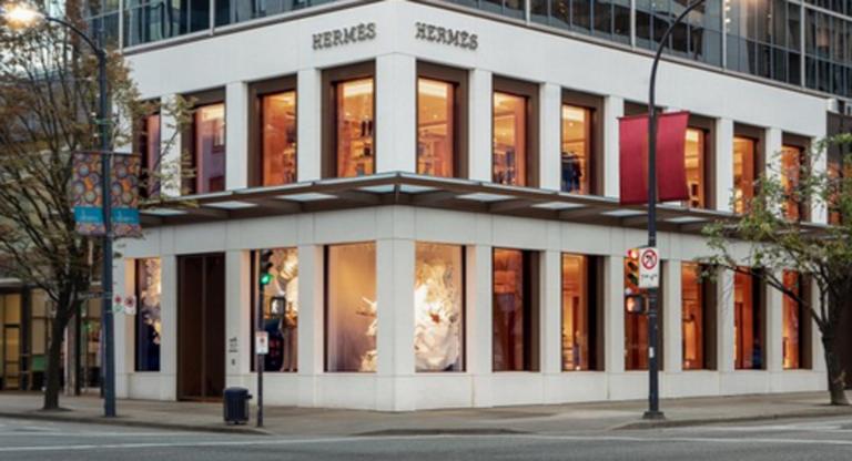 Ο οίκος Hermès κατηγορείται για “κλοπή” έργου του καλλιτέχνη “1010”!