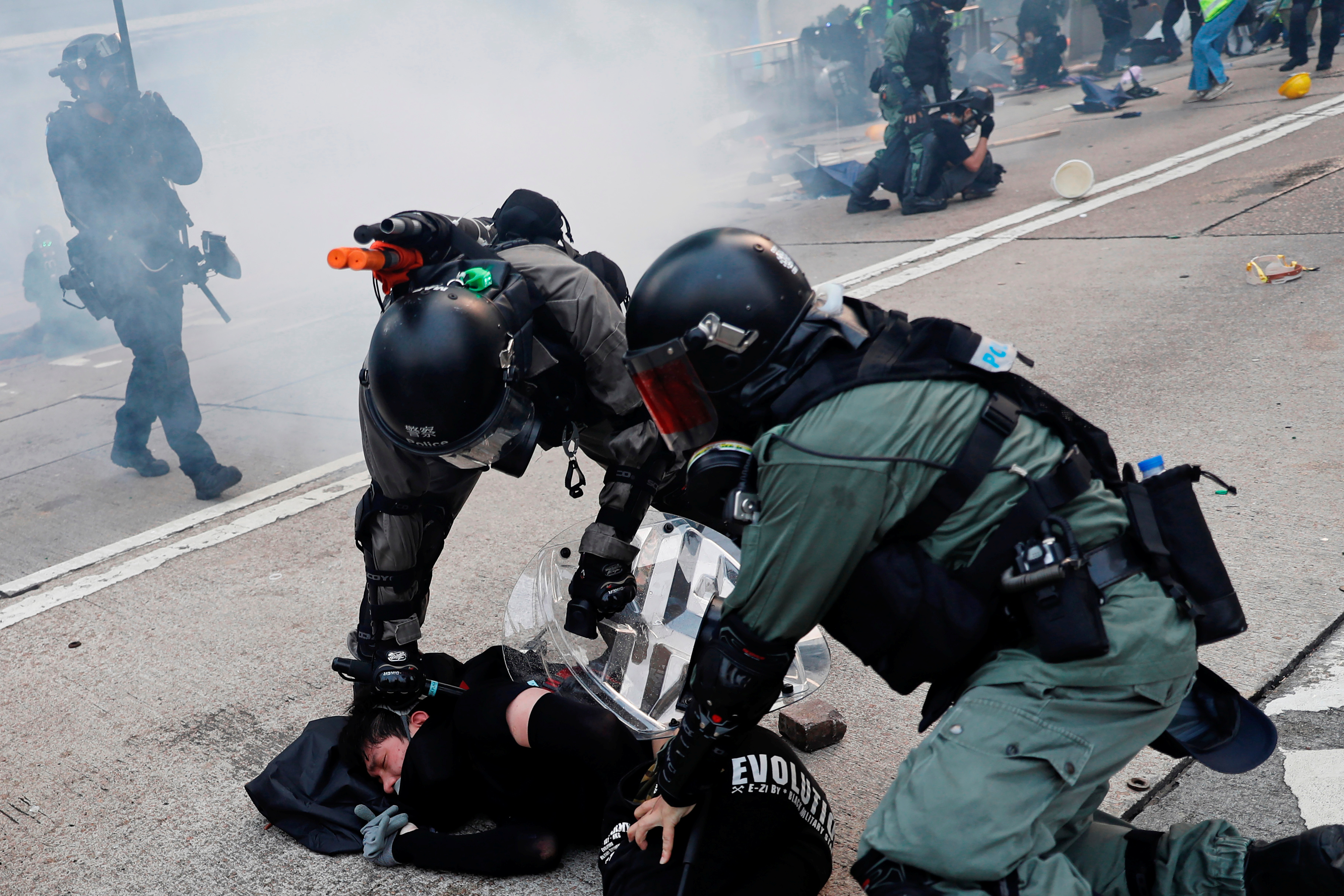 Χονγκ Κονγκ: Βίαια επεισόδια και δεκάδες συλλήψεις διαδηλωτών από την αστυνομία [pics]