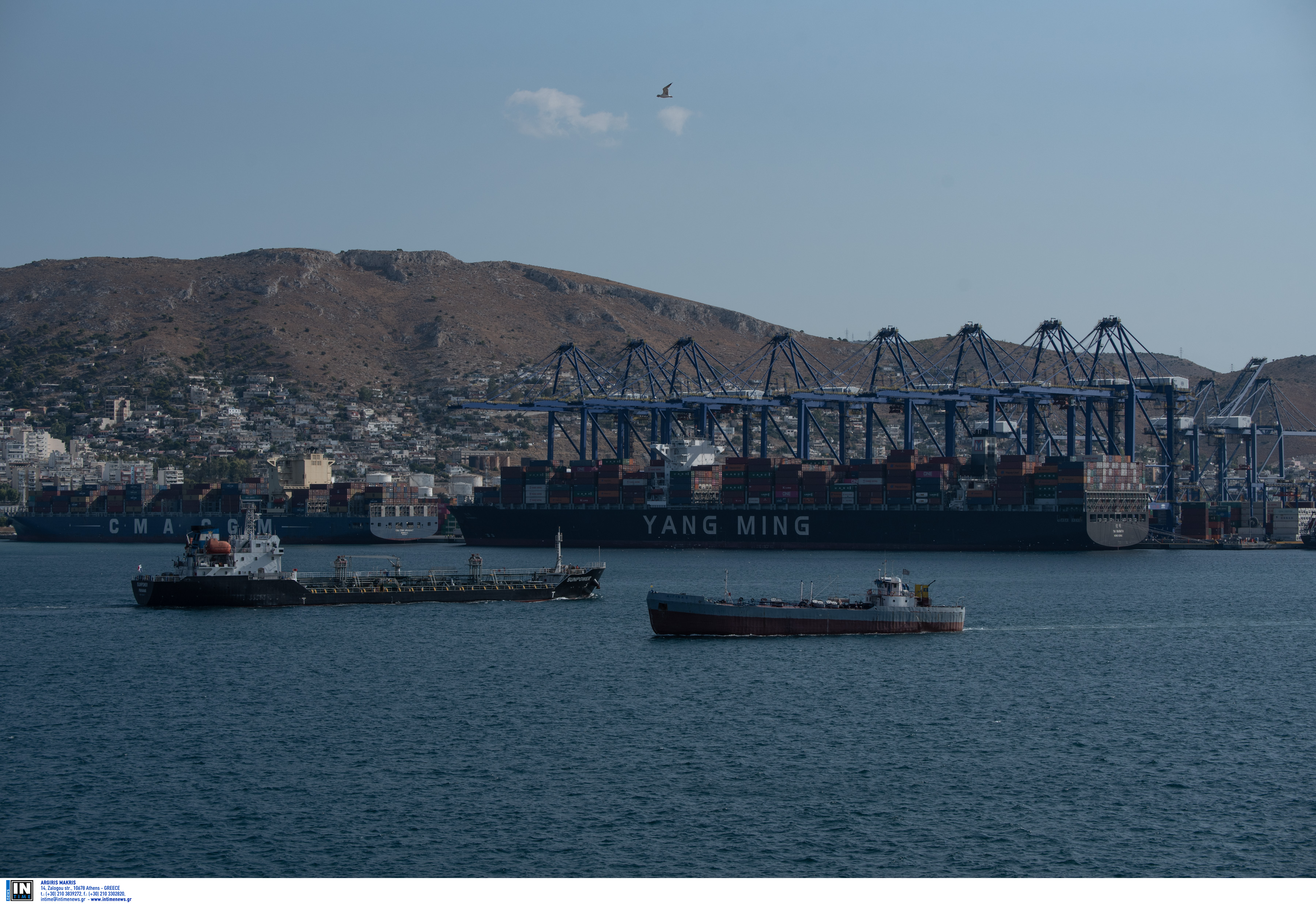 Πρόσκρουση πλοίων στο Πέραμα! Ένας τραυματίας