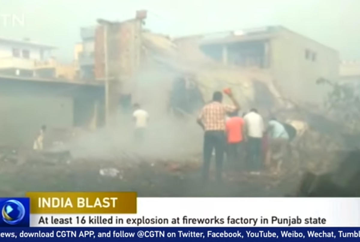 Ινδία: Τουλάχιστον 18 νεκροί από έκρηξη σε βιοτεχνία βεγγαλικών – video