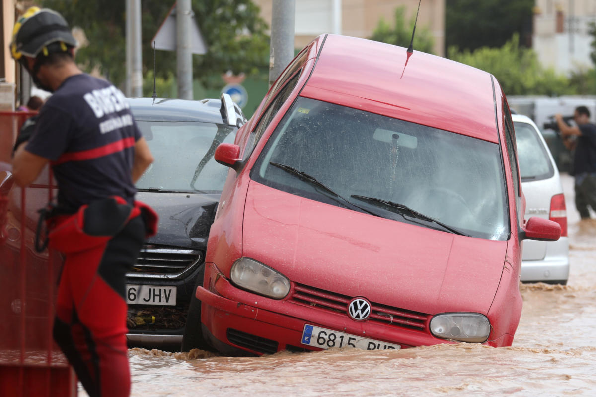 Στους τέσσερις οι νεκροί από τις καταρρακτώδεις βροχές στη νοτιοανατολική Ισπανία