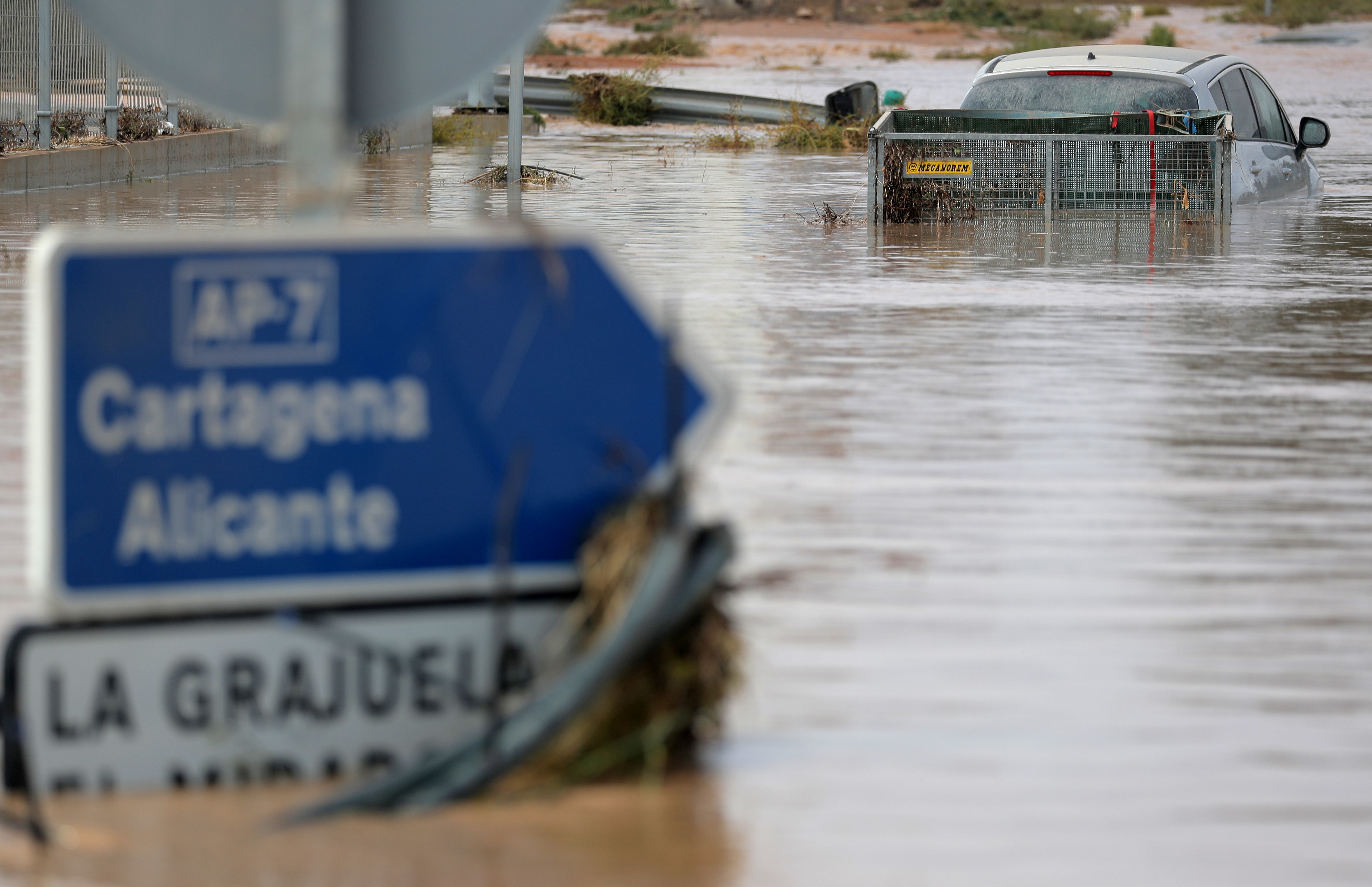 Θρηνεί τρεις νεκρούς η Ισπανία – Τρομακτικές εικόνες από τις πλημμύρες στην Ανδαλουσία