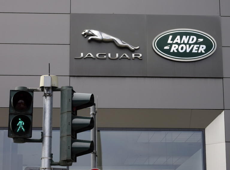 Brexit: Η Jaguar – Land Rover κλείνει για μια εβδομάδα τα εργοστάσιά της στη Βρετανία!
