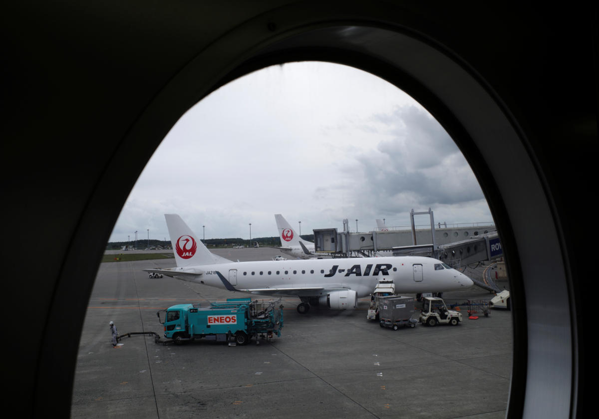Διχάζει η Japan Airlines για την υπηρεσία που “προειδοποιεί” ότι ταξιδεύουν μωρά
