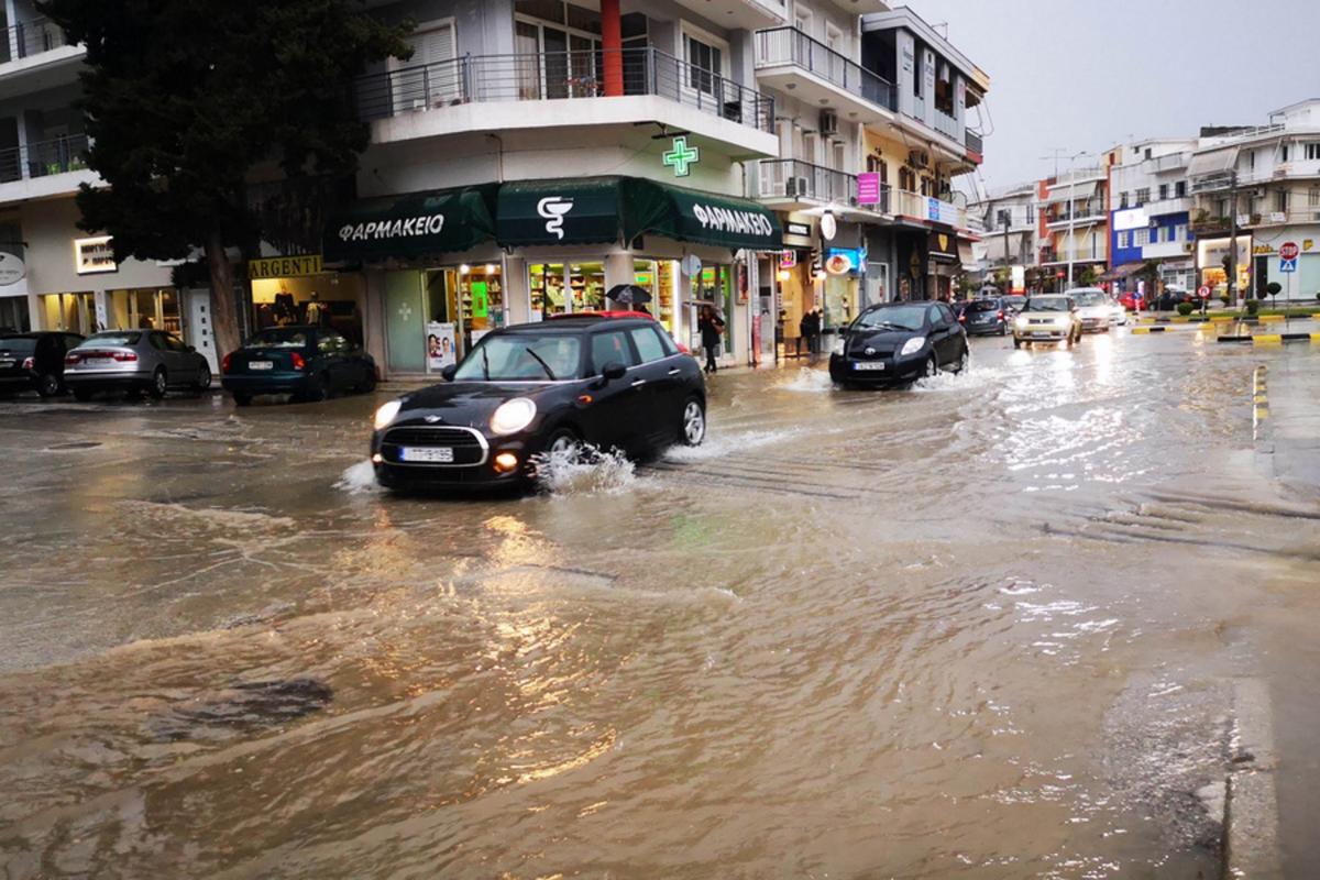 Καιρός αύριο: Θα… “μουλιάσουμε” – Ισχυρές βροχές και καταιγίδες