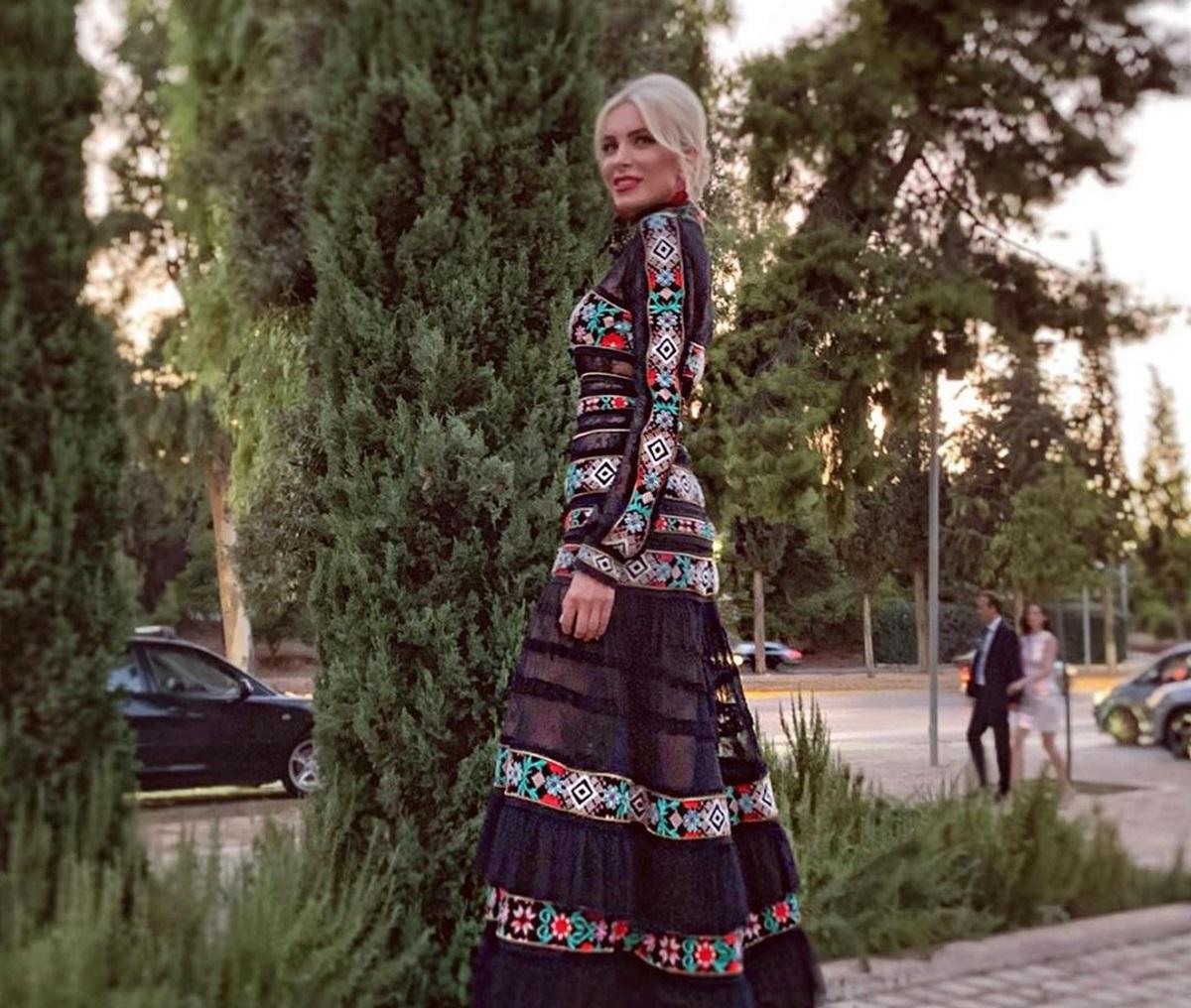 Κατερίνα Καινούργιου: Ποζάρει με καυτό ολόσωμο μαγιό και αποχαιρετά το καλοκαίρι!