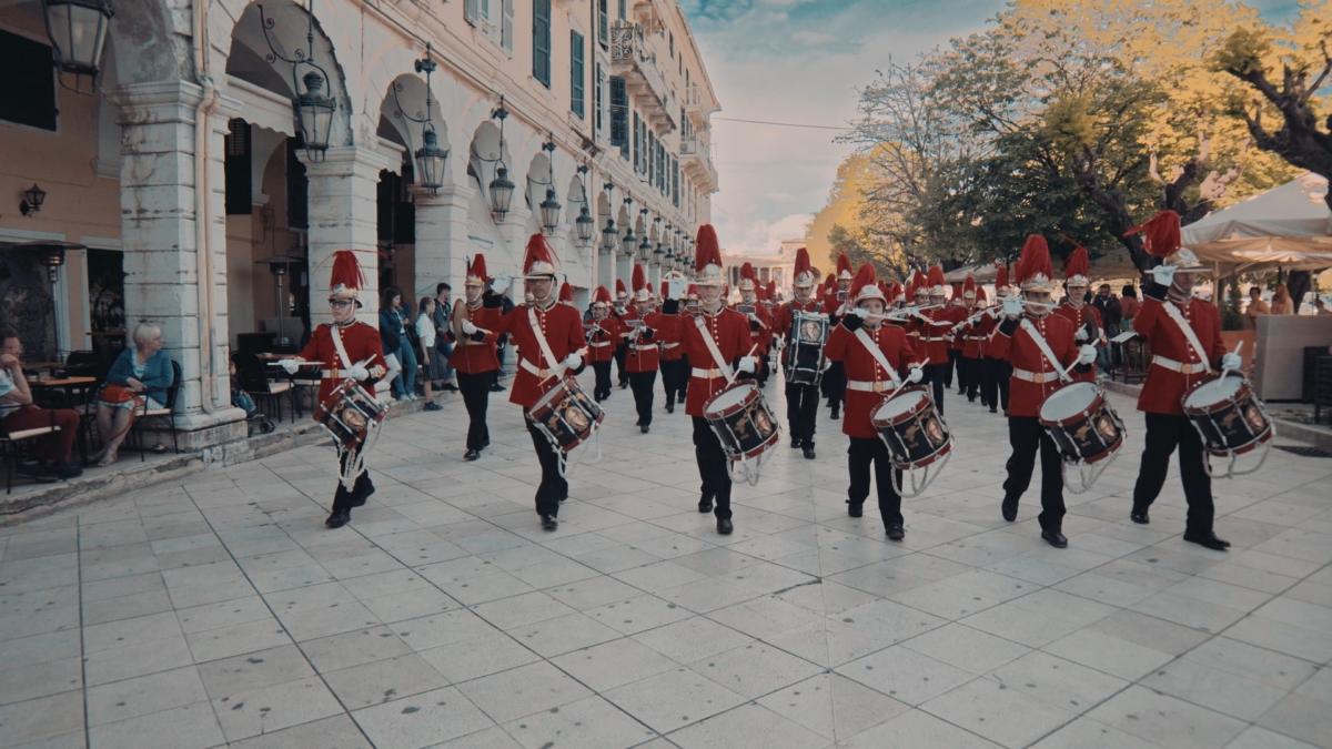 “8 Λέξεις” – Στήνουν γιορτή στην Κέρκυρα για την πρεμιέρα