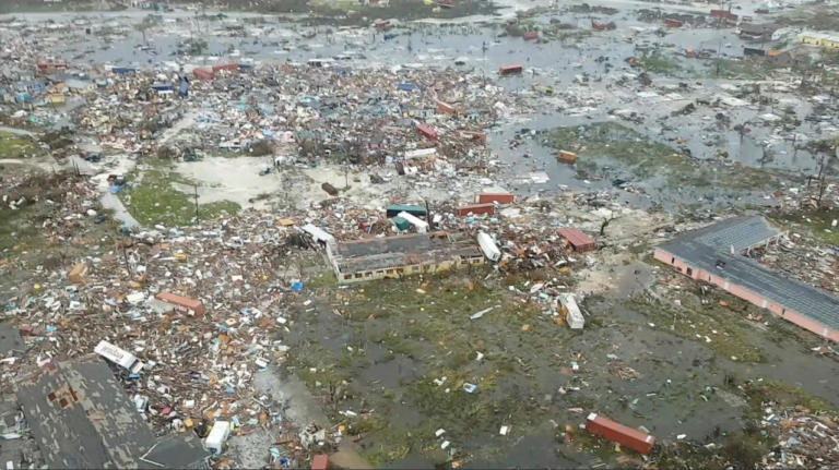 Κυκλώνας Ντόριαν: Στους 7 οι νεκροί – Νέες συγκλονιστικές εικόνες – Video