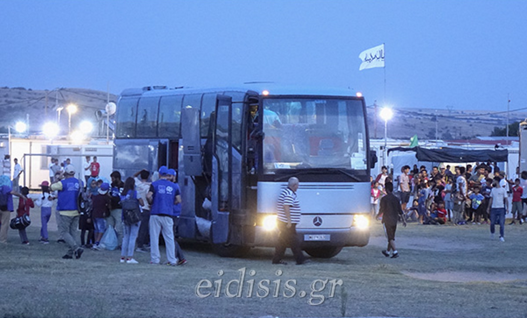 Τα λεωφορεία με πρόσφυγες και μετανάστες έφθασαν στη Νέα Καβάλα Κιλκίς