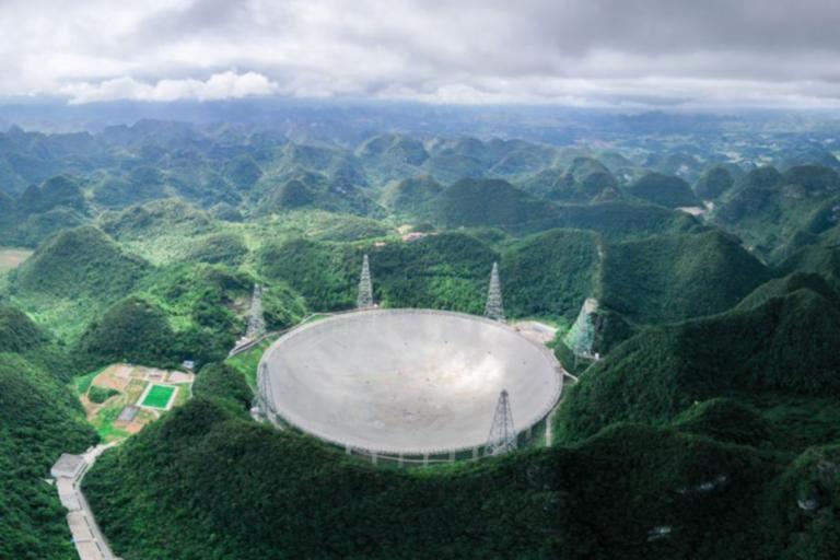 “Μάτι του Ουρανού”: Το μεγαλύτερο ραδιοτηλεσκόπιο στον κόσμο αρχίζει να λειτουργεί