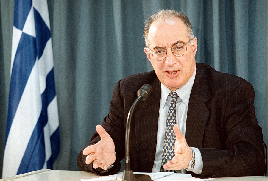 Δένδιας για Κρανιδιώτη: Αποτελεί εν ζωή και μετά θάνατον σύμβολο του Ελληνισμού