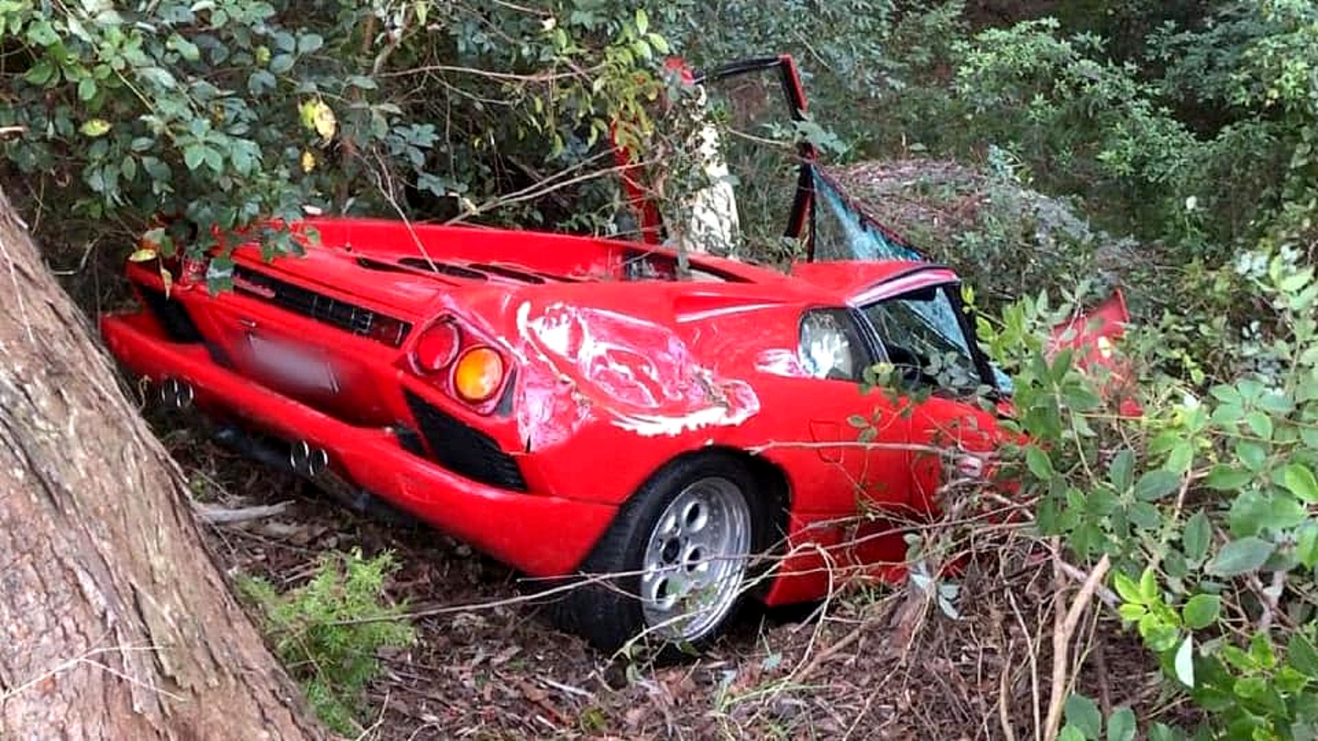 Έστειλε την Lamborghini στο χαντάκι, πριν προλάβει να τη χαρεί! [pics]