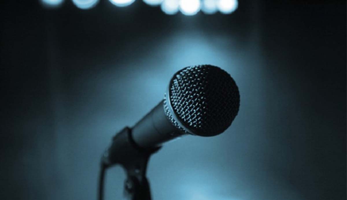 Σε κώμα παραμένει γνωστός τραγουδιστής σε κέντρο αποκατάστασης στη Λάρισα