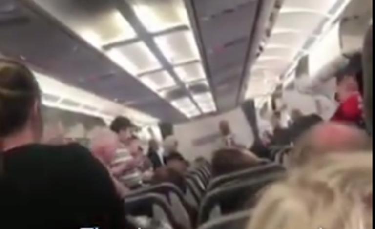 Μέσα στην τελευταία πτήση της Thomas Cook - Το πλήρωμα έκλαιγε και οι επιβάτες έκαναν έρανο [video]