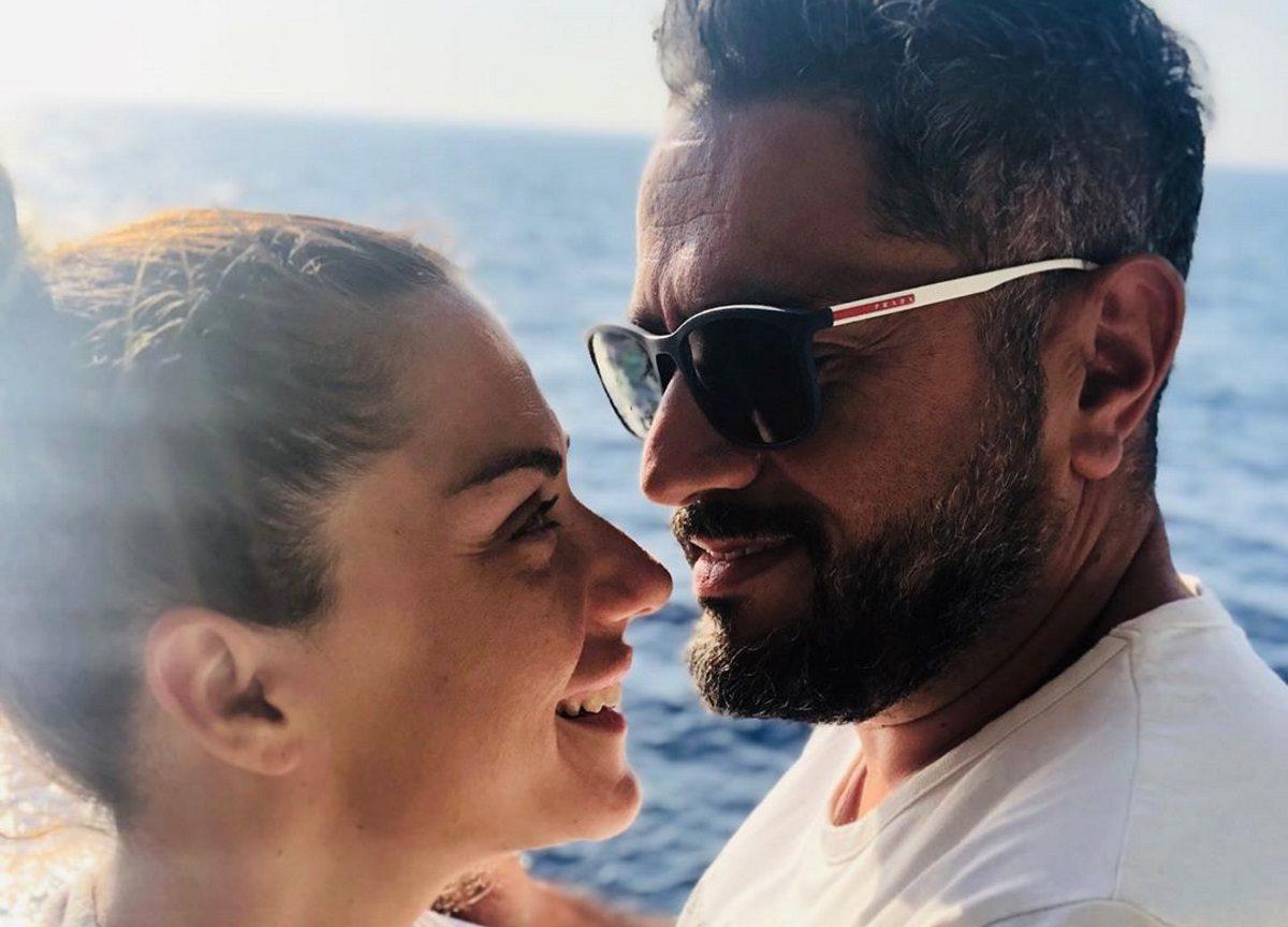 Βάσω Λασκαράκη: Ο σύζυγός της τη συνοδεύει παντού! Η φωτογραφία από τα γυρίσματα της σειράς