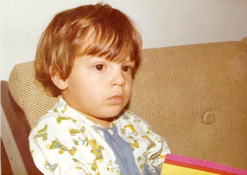 Αναγνωρίζετε το αγοράκι της φωτογραφίας; Είναι γνωστός Έλληνας ηθοποιός!