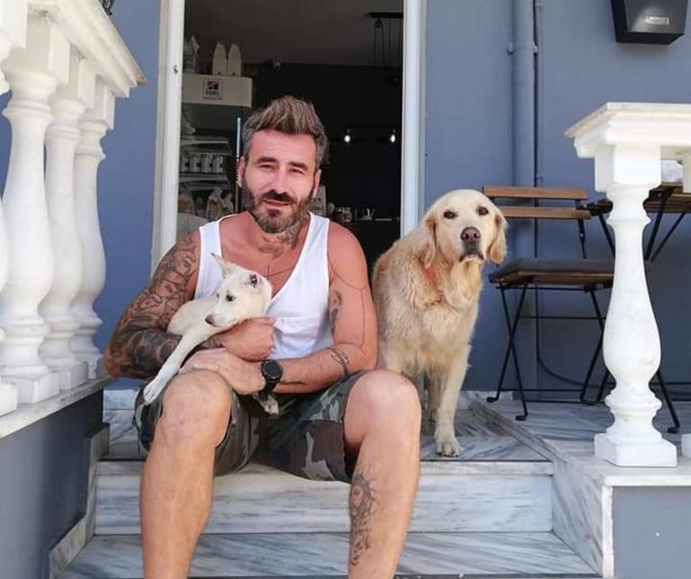 Γιώργος Μαυρίδης: Πέθανε η σκυλίτσα του, Μόλυ – «Της φιλούσα το πρόσωπο»