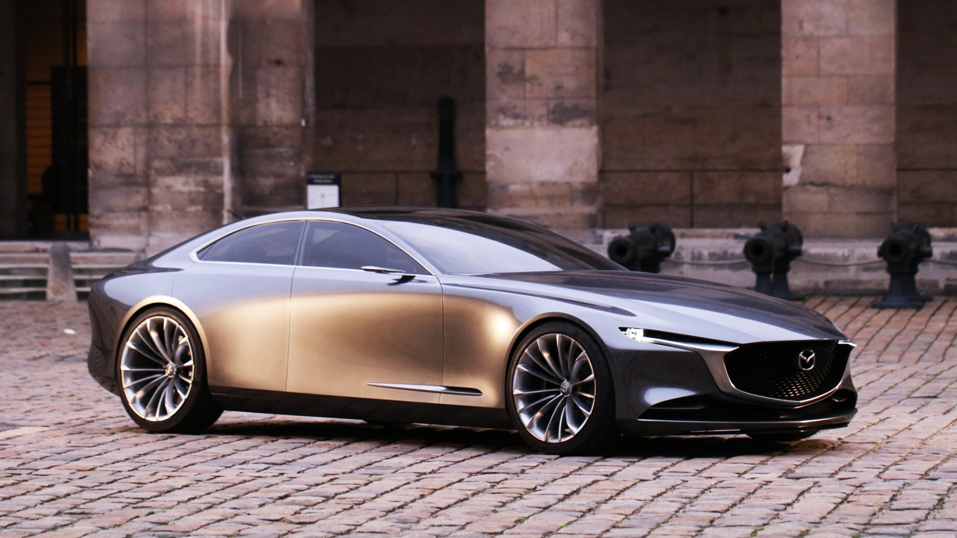Φήμες για νέο τετράθυρο κουπέ από τη Mazda