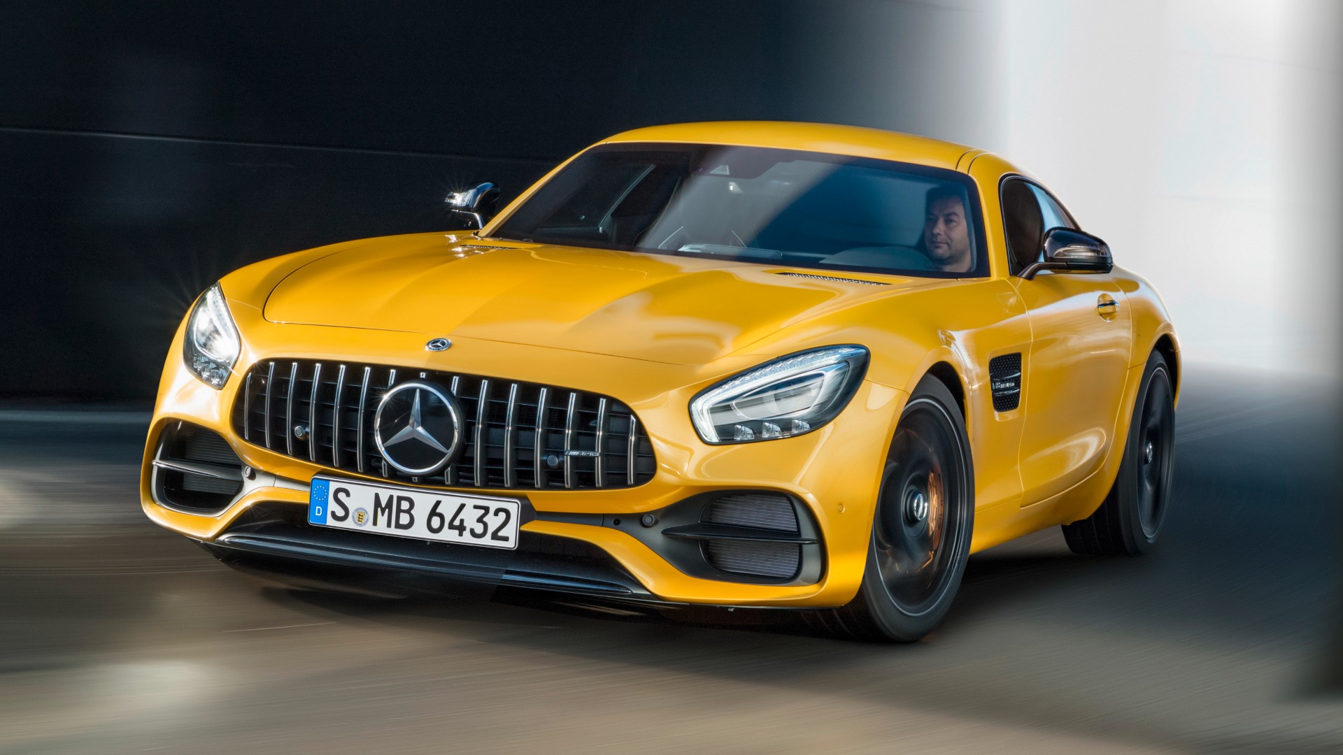 Yβριδική και τετρακίνητη η επόμενη Mercedes-AMG GT