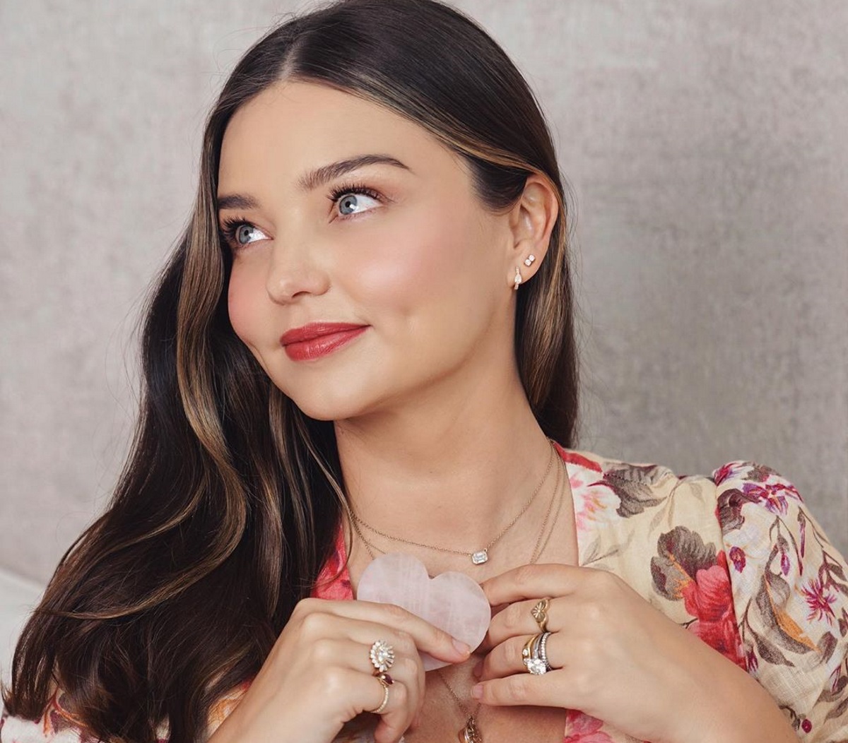 Miranda Kerr: Το διάσημο μοντέλο είναι έγκυος και μας δείχνει την φουσκωμένη της κοιλιά!