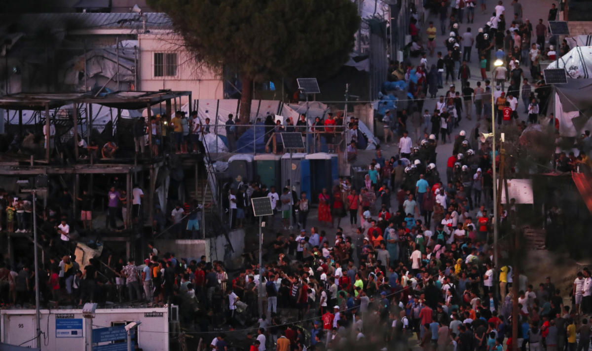 ΣΥΡΙΖΑ: Αντί να στέλνουν τα ΜΑΤ, να αποσυμφορήσουν τη Μόρια