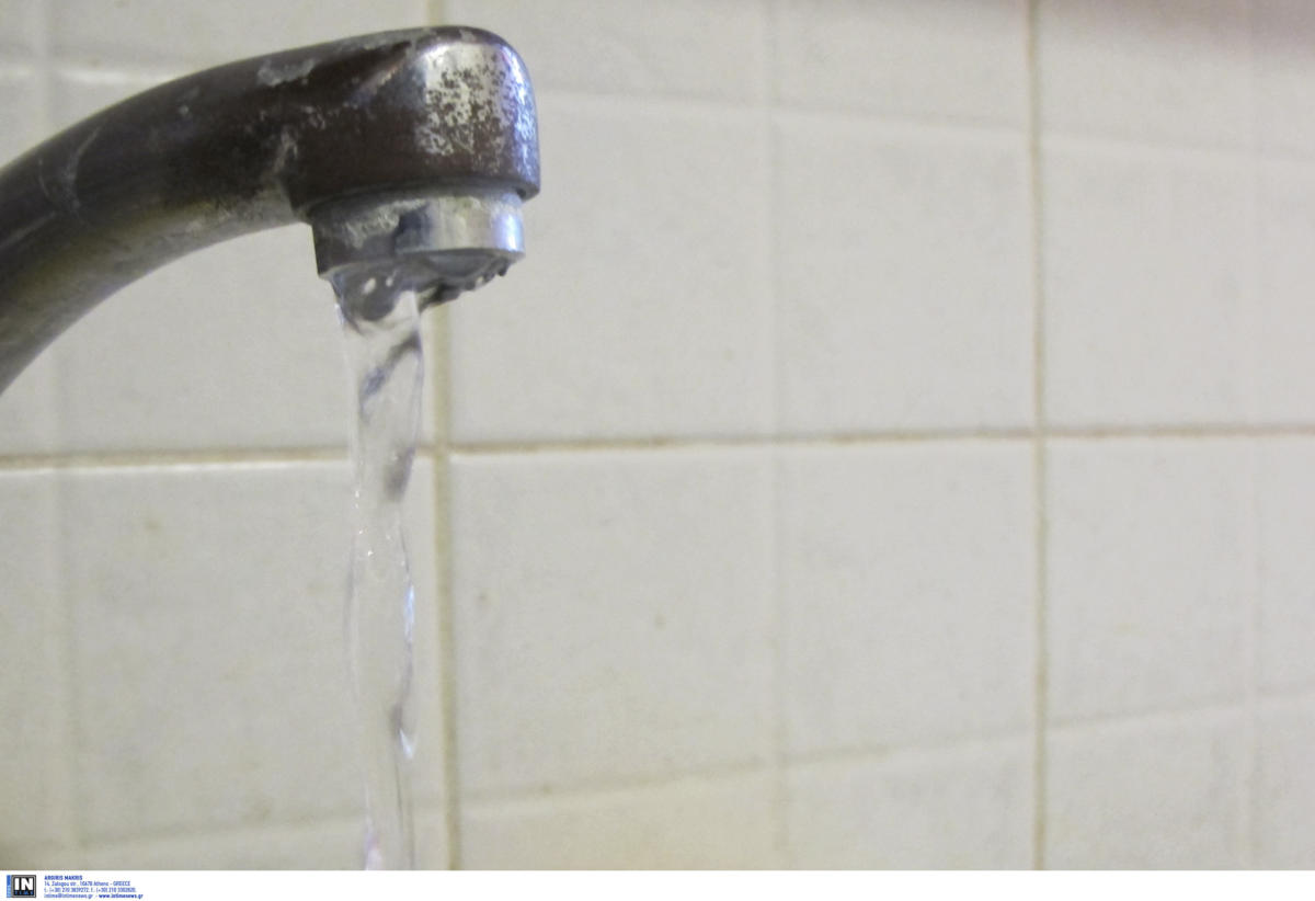 Μπορεί το νερό της βρύσης να έχει κορονοϊό; Απαντήσεις και χρήσιμες οδηγίες από τους ειδικούς
