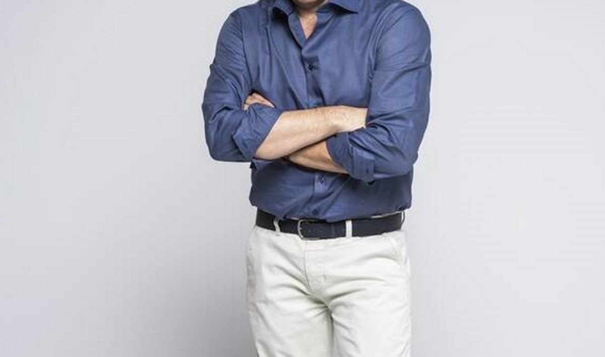 Συγκλονίζει γνωστός παρουσιαστής: “Έχω απειληθεί με μηνύσεις…”