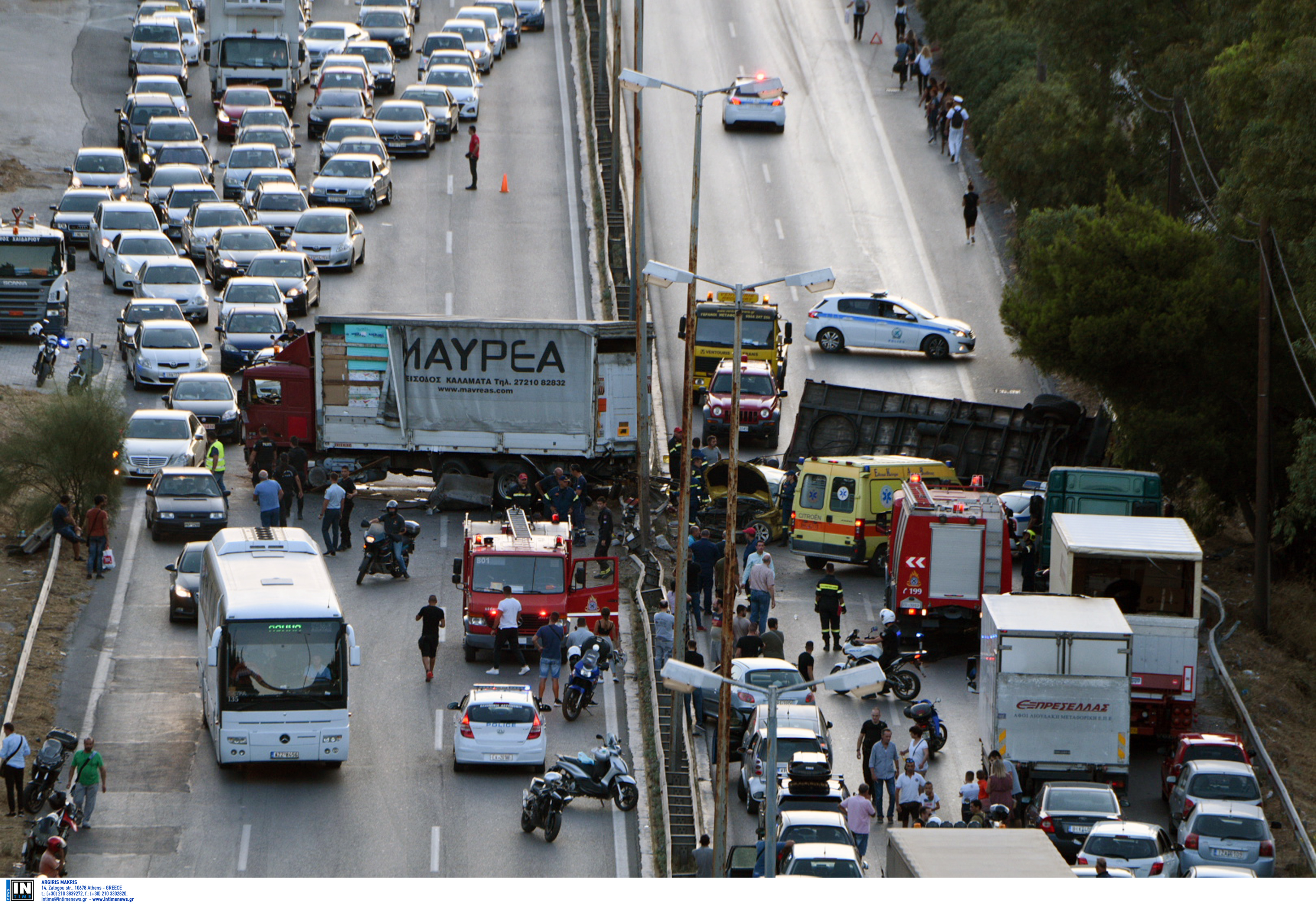 Τι λέει ο οδηγός της νταλίκας που «δίπλωσε» στο Δαφνί