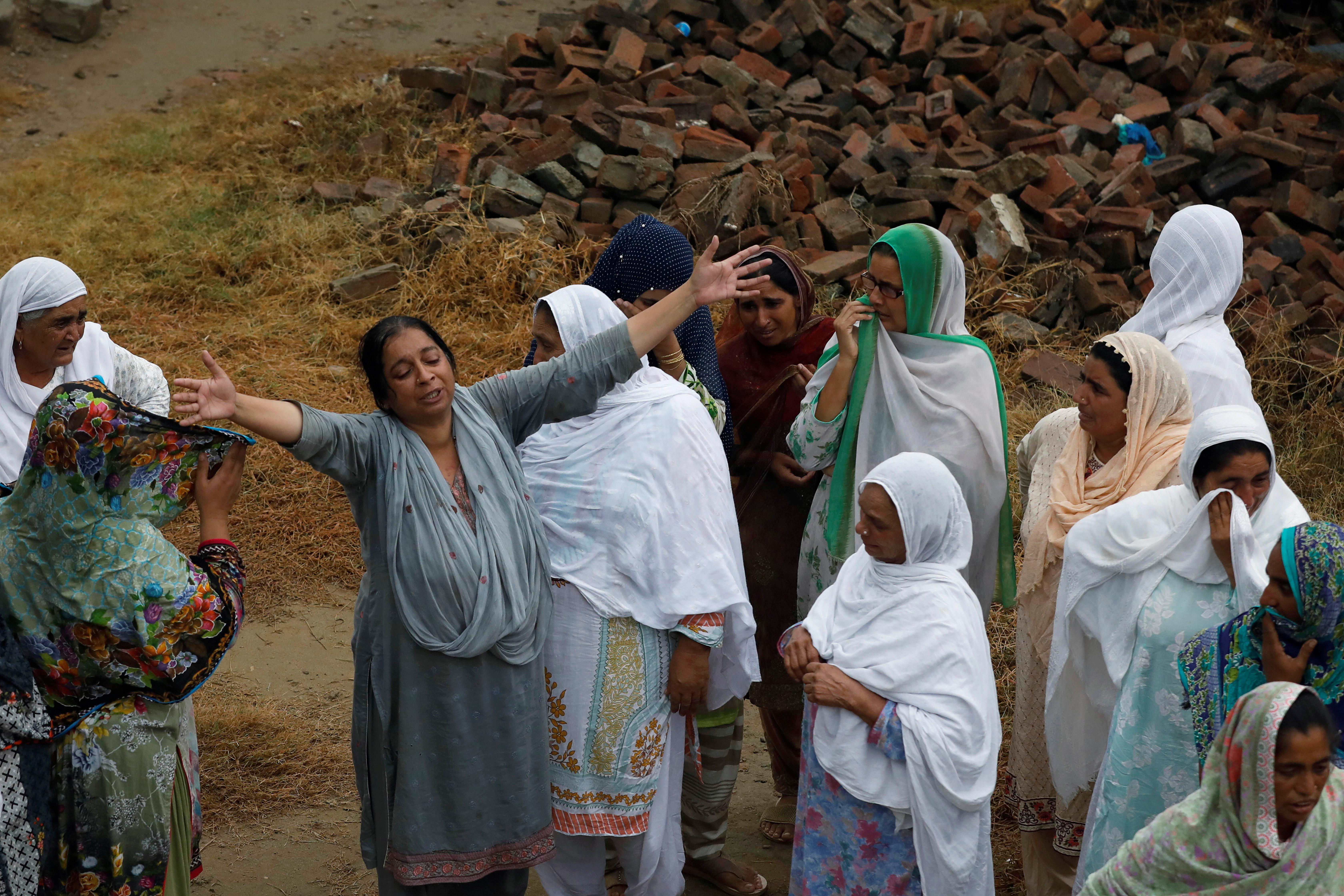 Πακιστάν: Τουλάχιστον 19 νεκροί από πτώση λεωφορείου σε φαράγγι