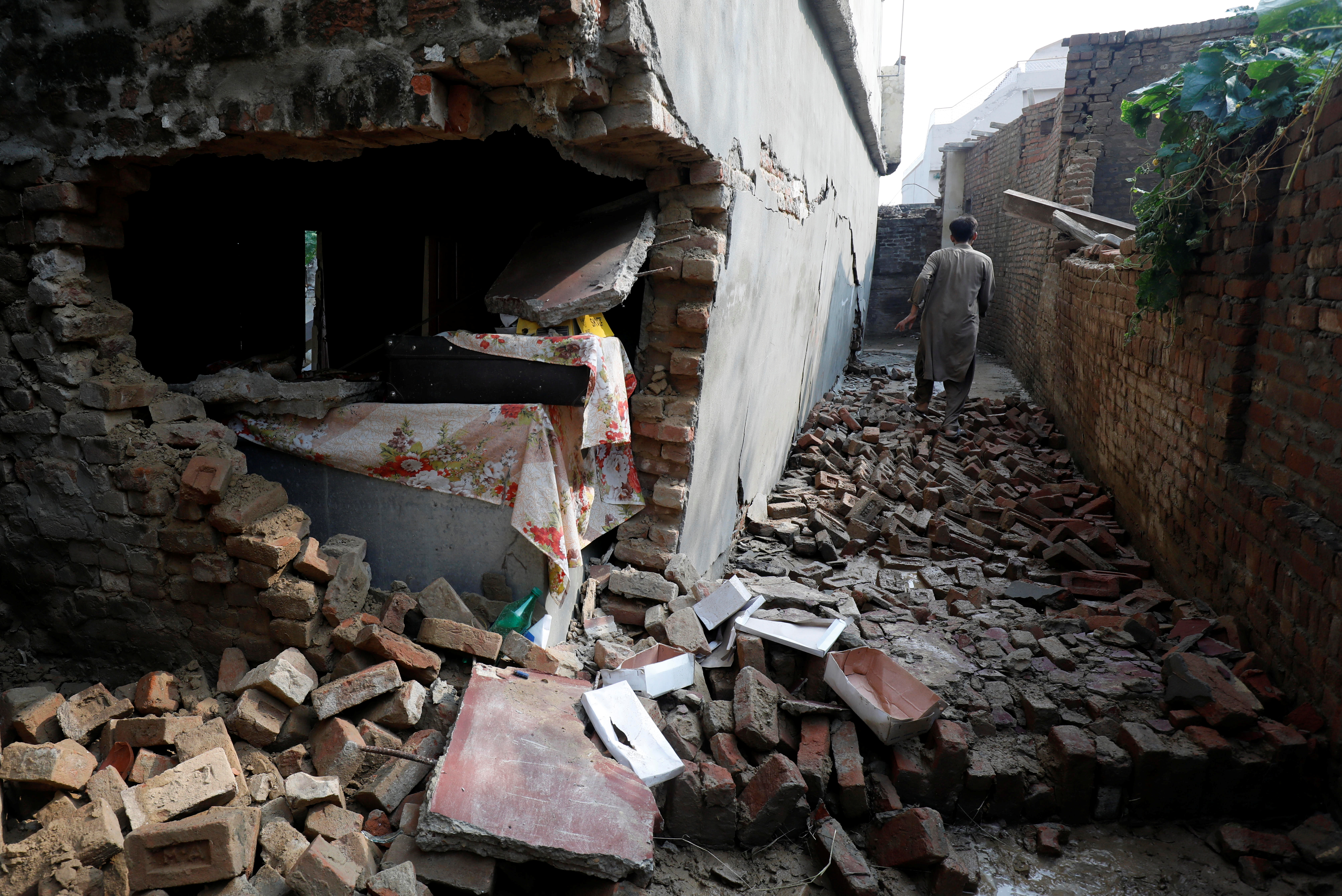 Πακιστάν: Συγκλονίζουν οι μαρτυρίες για τη στιγμή του ισχυρού σεισμού