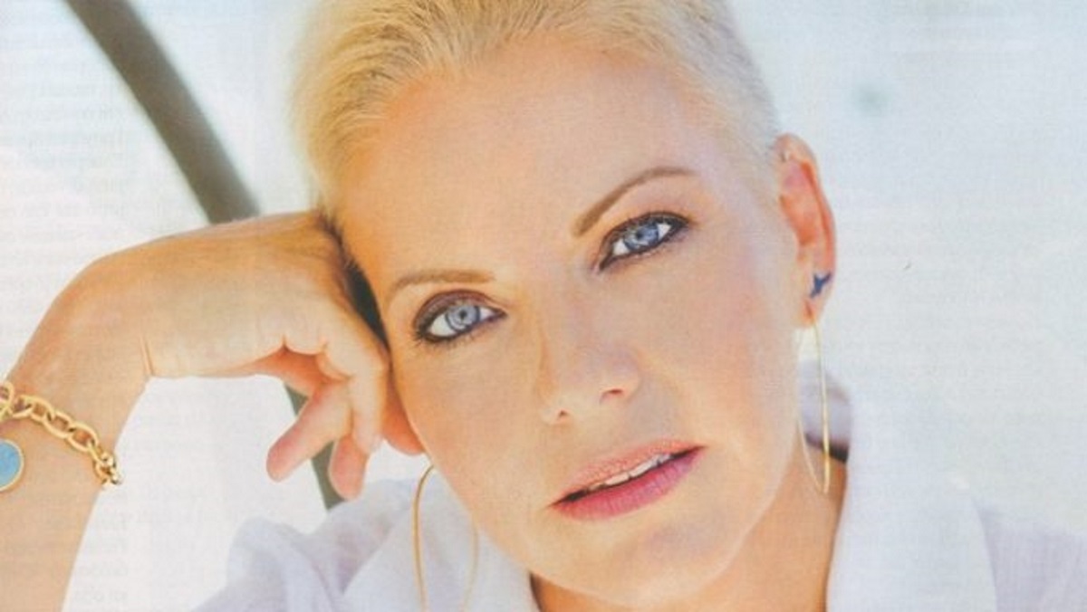 Σοκάρει η Νανά Παλαιτσάκη! «Παραλίγο να με σκοτώσουν! Με χτύπησαν με λοστό έξω από το σπίτι μου»