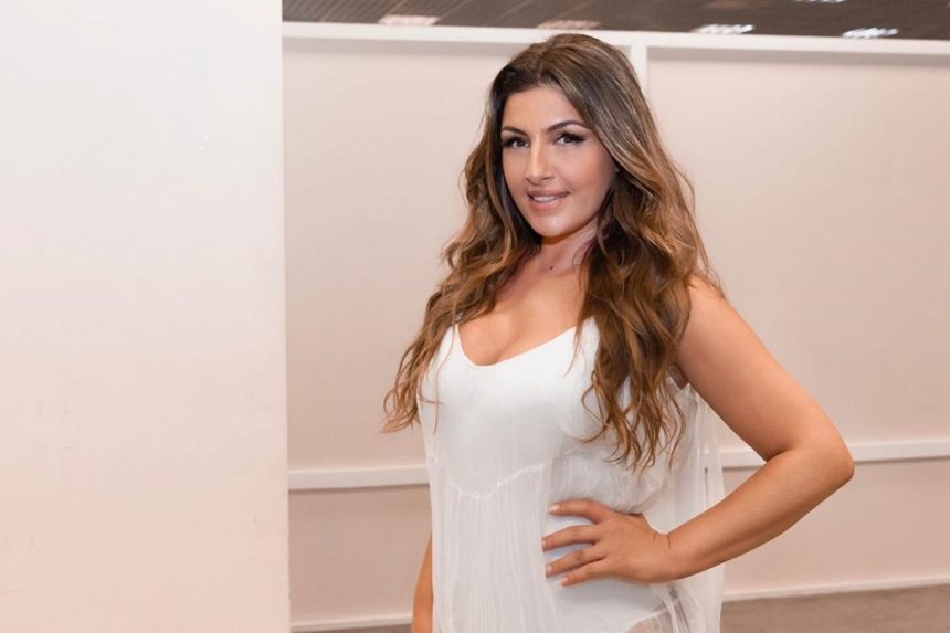 Νέο look για την Έλενα Παπαρίζου: Δείτε τι έκανε στα μαλλιά της!