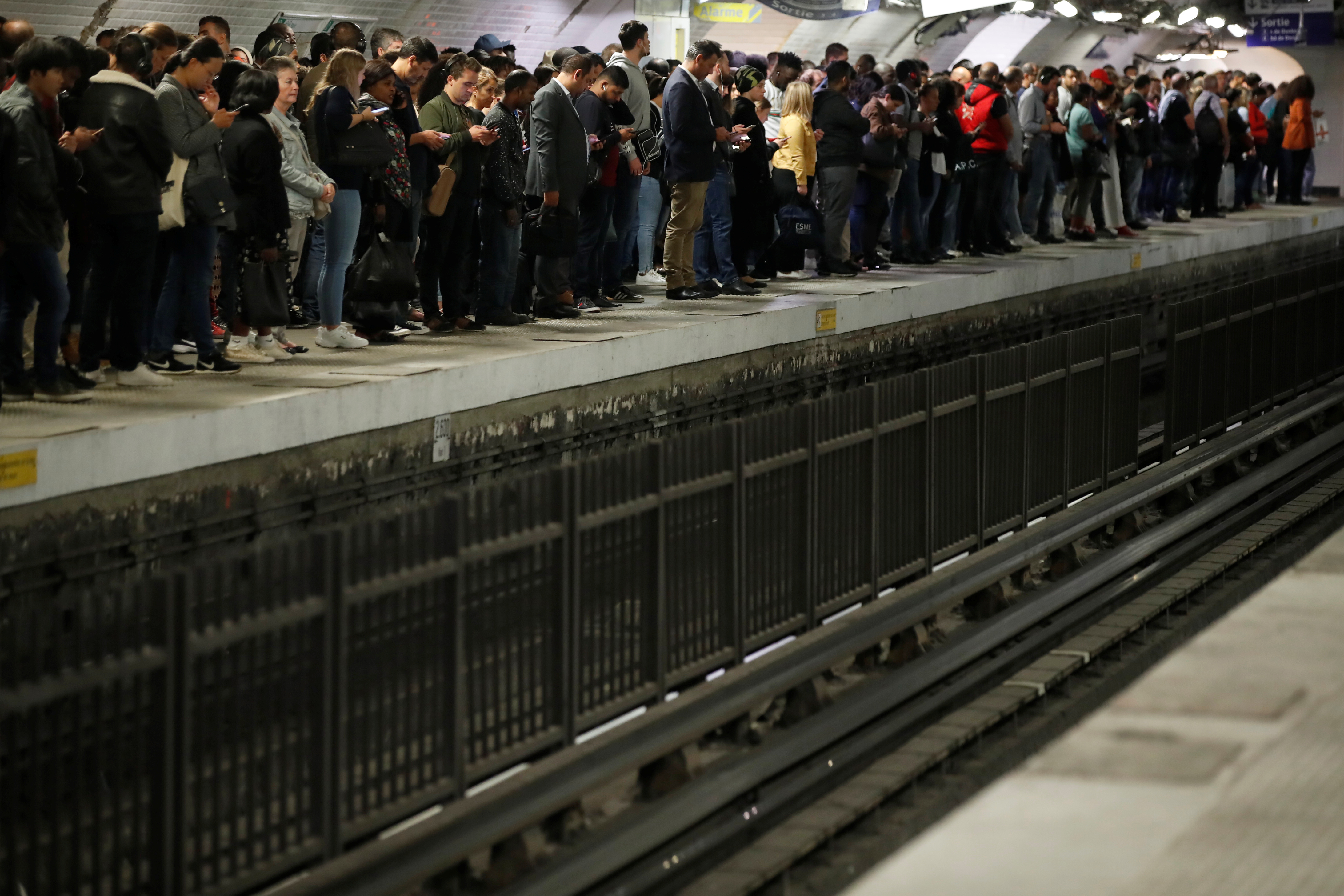 Χάος στο Παρίσι από απεργία στα Μέσα Μεταφοράς – Μποτιλιάρισμα 200 χλμ!