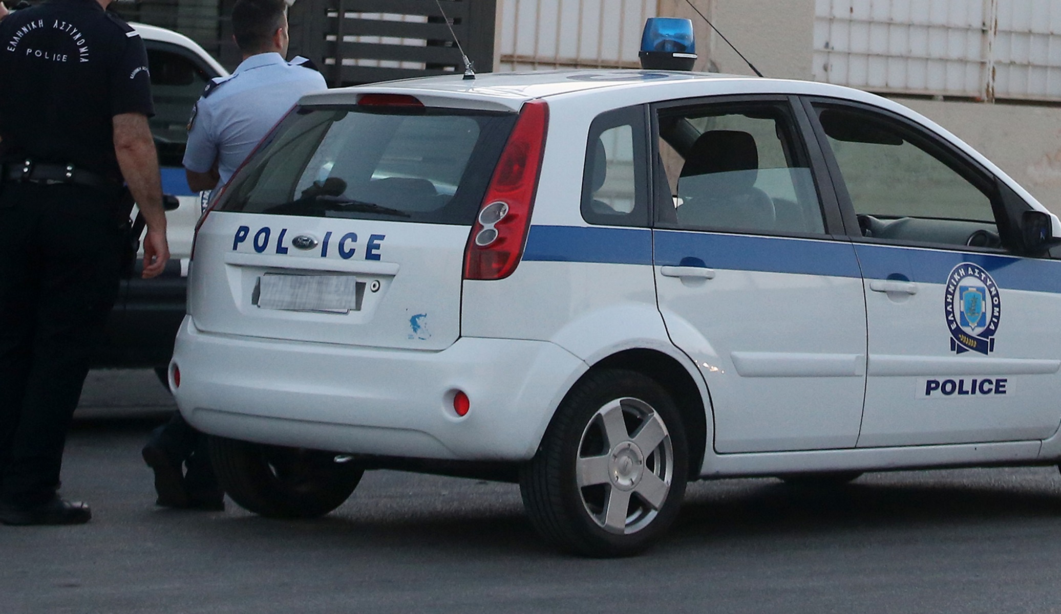 Θεσσαλονίκη: Λήστεψαν γυναίκα και χτύπησαν με το αυτοκίνητο τον άνδρα και τον γιο της!