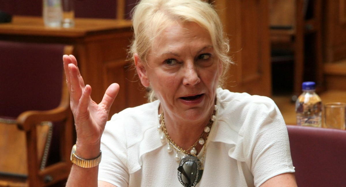 Η απίστευτη περιπέτεια της Φωτεινής Πιπιλή με τον “ωραίο, γυμνασμένο” ληστή στο ασανσέρ!