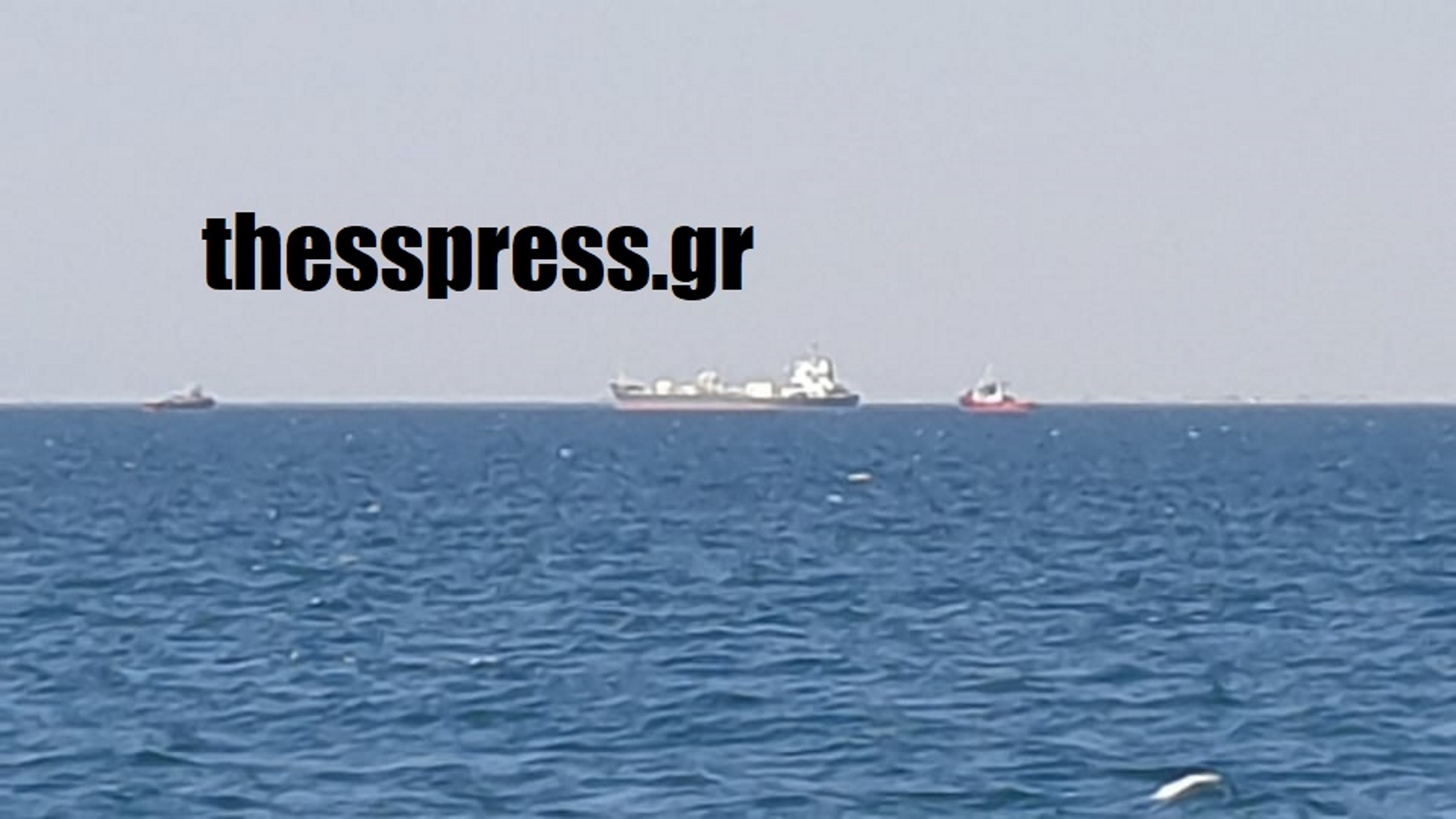 Θεσσαλονίκη: Προσάραξη φορτηγού πλοίου – Μετέφερε χύμα τσιμέντο στην Ιταλία!
