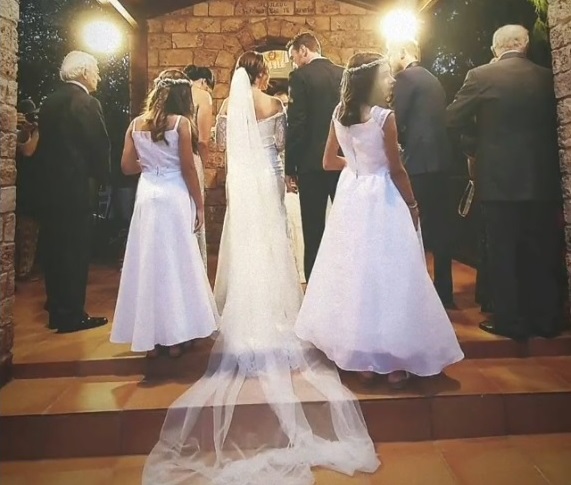 Παντρεύτηκαν με κουμπάρο τον Κώστα Καραφώτη και δεν πήρε κανείς χαμπάρι! [pics,video]