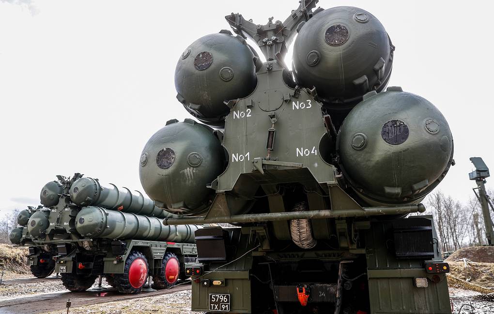 “Αστακός” η Ρωσία! Οι ΕΔ ετοιμάζουν ένα “θόλο” αεροπορικής άμυνας με συστοιχίες S-400