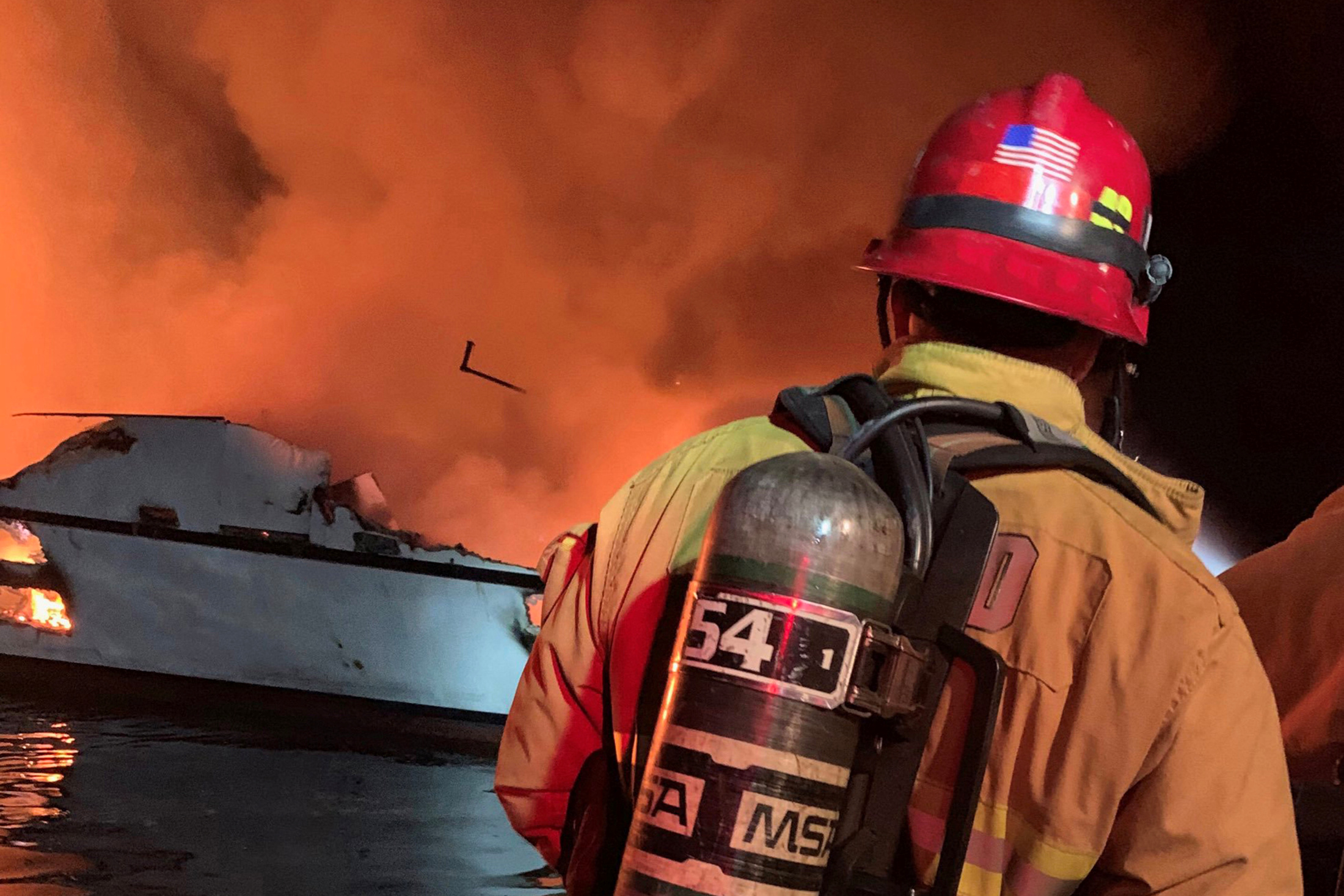 Βυθίστηκε το σκάφος που έπιασε φωτιά με 34 άτομα στην Καλιφόρνια