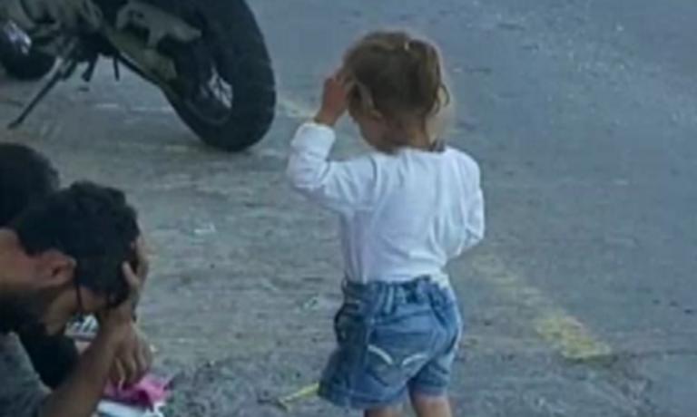 Σύμη: Εικόνες ντροπής με μικρά παιδιά αφημένα χωρίς νερό και φαγητό – Ξεσπάει ο δήμαρχος του νησιού – video