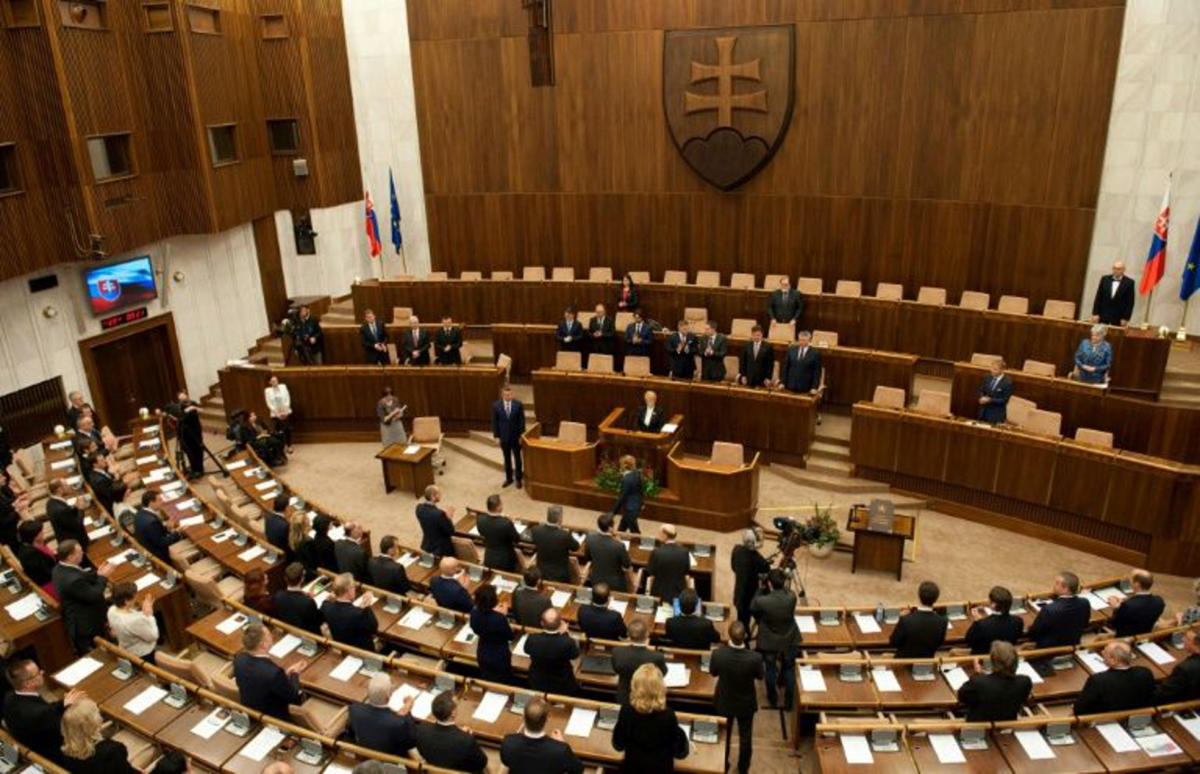 Σλοβακία: Ακροδεξιός βουλευτής έχασε την έδρα του επειδή συνέκρινε τους Ρομά με ζώα
