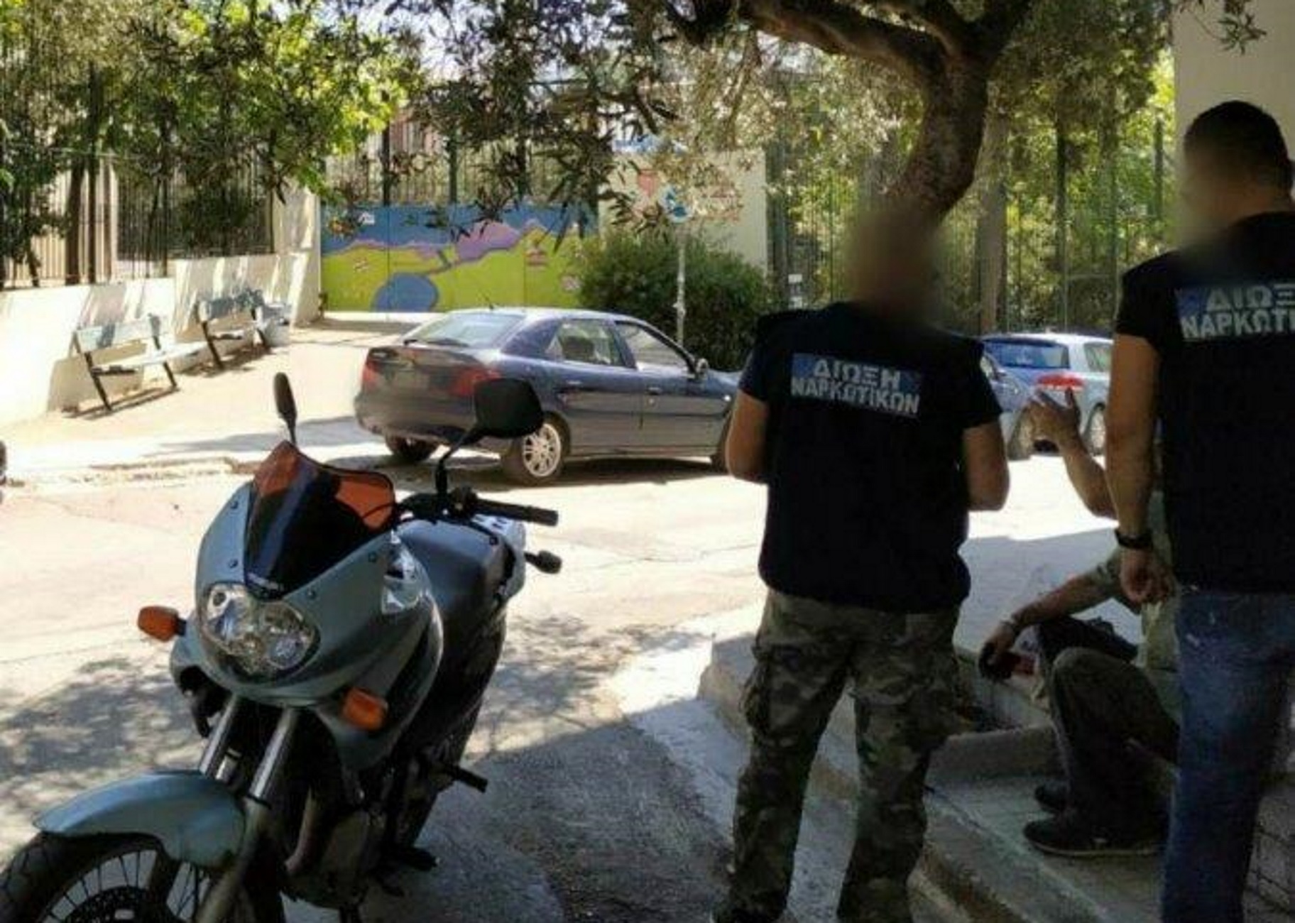 Επιχείρηση της Δίωξης Ναρκωτικών έξω από σχολεία σε Καισαριανή και Παγκράτι