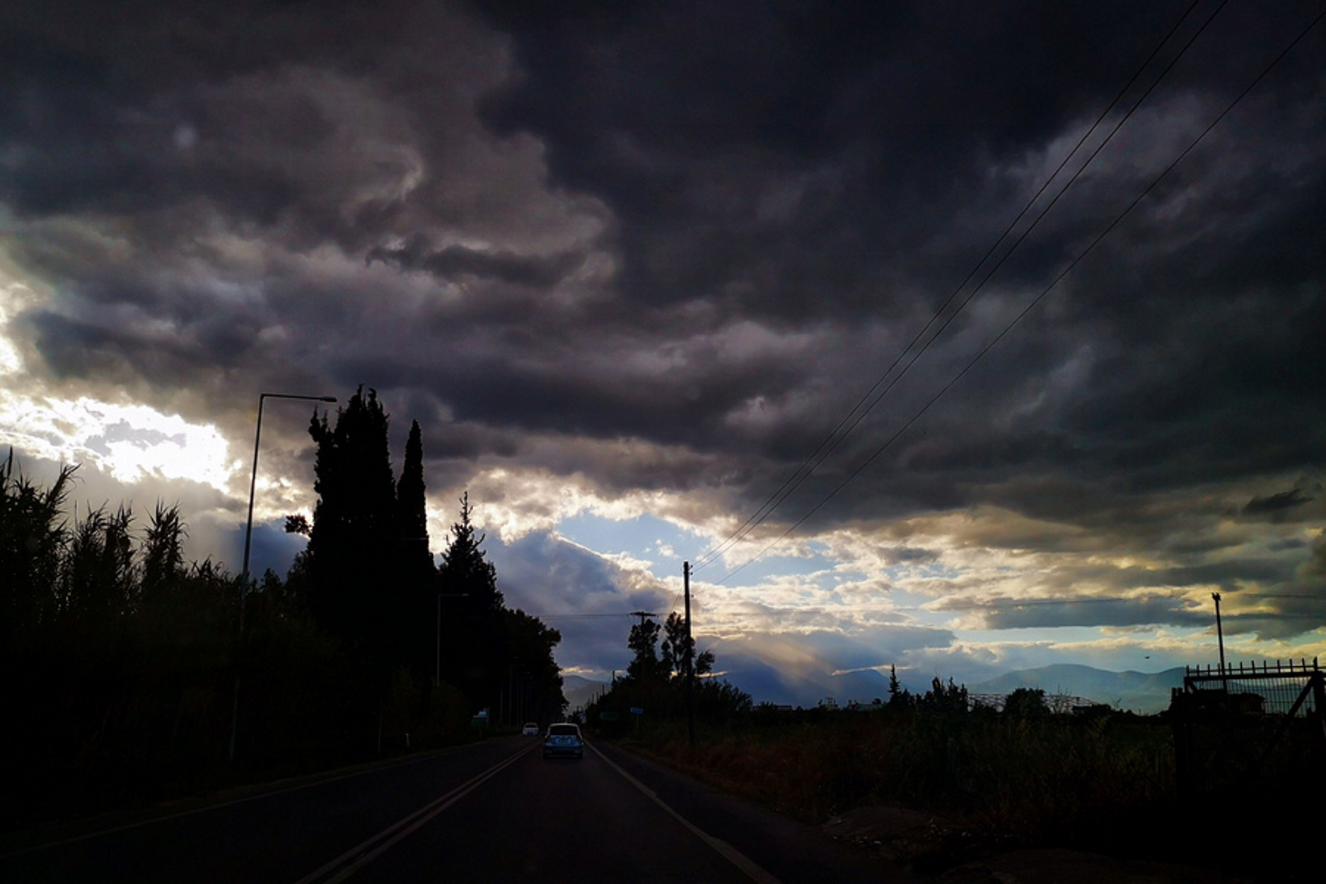 Καιρός αύριο: Που θα πέσουν βροχές και καταιγίδες – “Βουτιά” της θερμοκρασίας