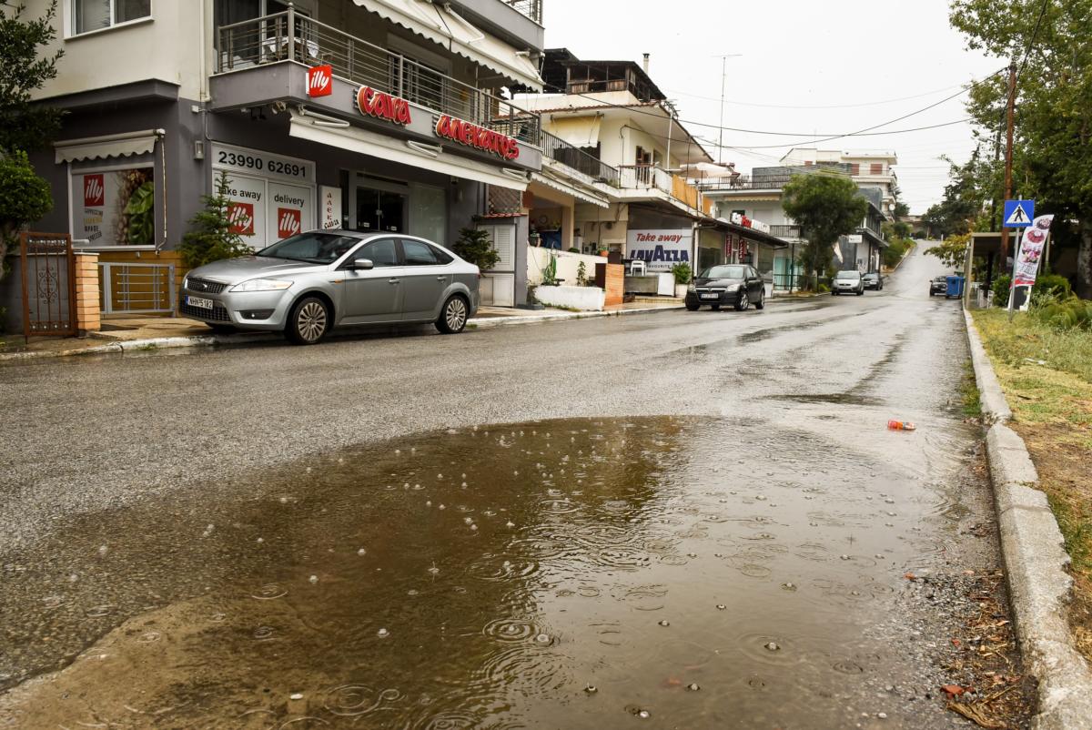 Καιρός σήμερα: Ομίχλες, ζέστες και απογευματινές μπόρες!