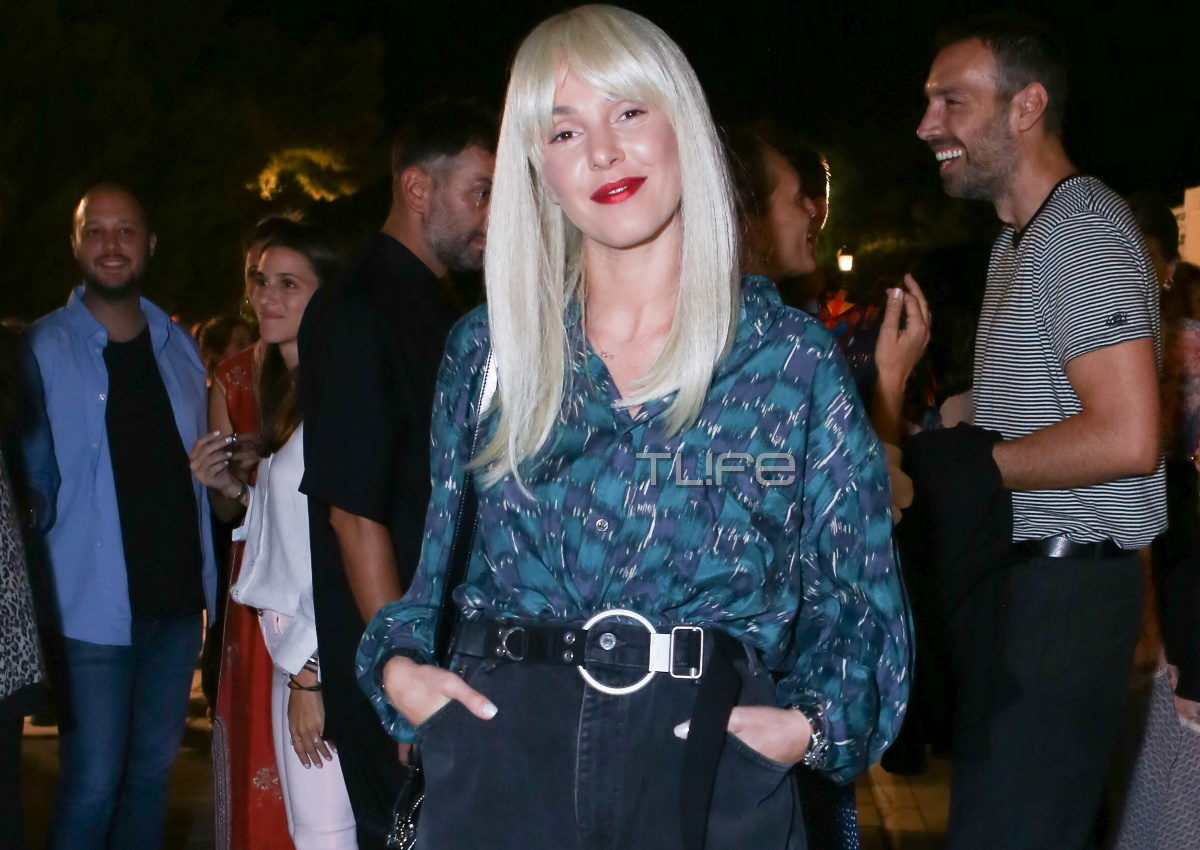 Τάμτα: Η εμφάνισή της στο Ηρώδειο με ξανθιά περούκα και ’90s look που συζητήθηκε πολύ! [pics]