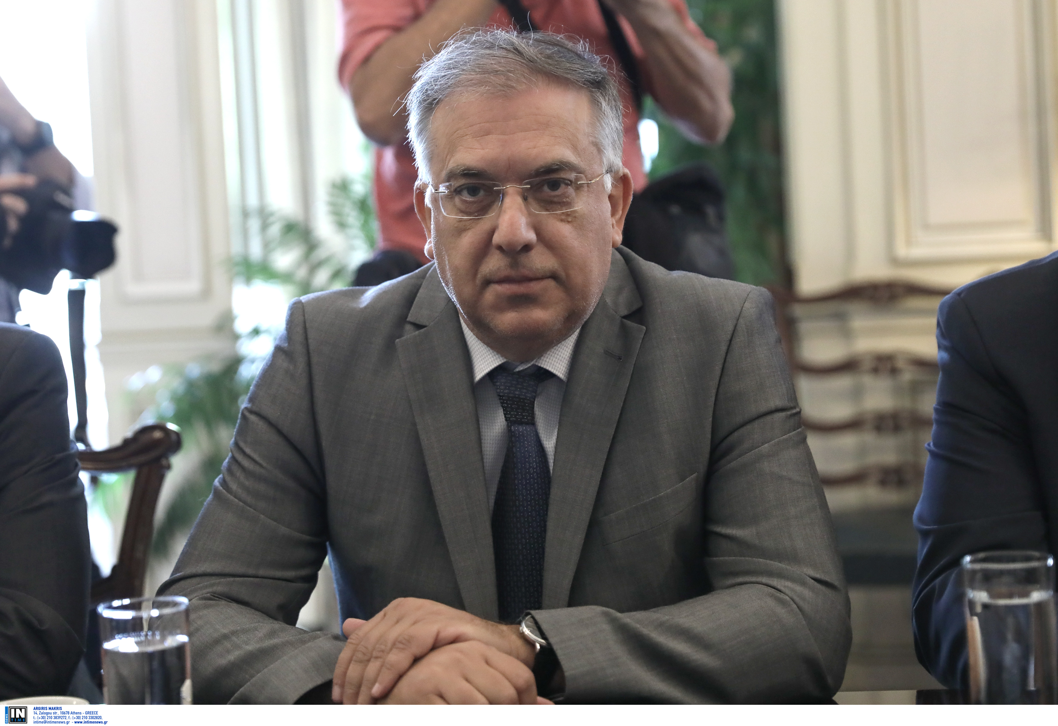 Θεοδωρικάκος: Βρέθηκαν 9.000 υπεράριθμοι συμβασιούχοι στο Δημόσιο!
